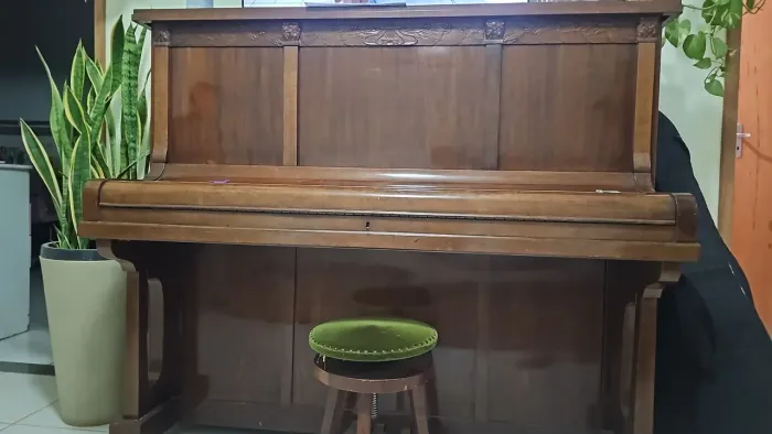 Piano F.Essenfelder década de 60