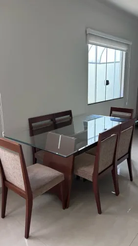 Vendo mesa de jantar de 6 lugares