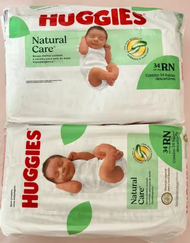 Dois pacotes de fraldas Huggies RN lacrados 