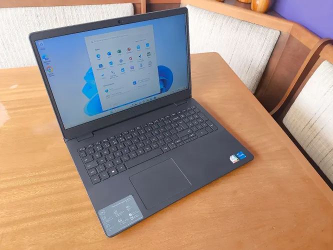 Notebook Dell core i5 (11th), SSD M2 nvme, 8 GB de RAM, placa de vídeo Intel Iris xe