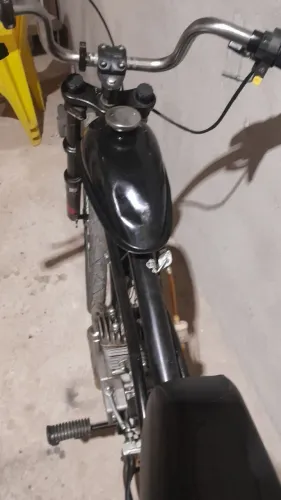 Vende-se bicicleta motorizada por 600 reais motor travado por conta do pistao e camisa 