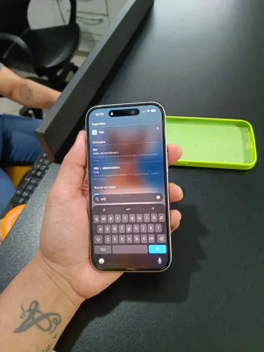 iPhone 15. Novo sem marca de uso