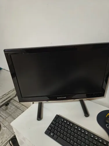 Tv Samsung 22 polegadas com suporte