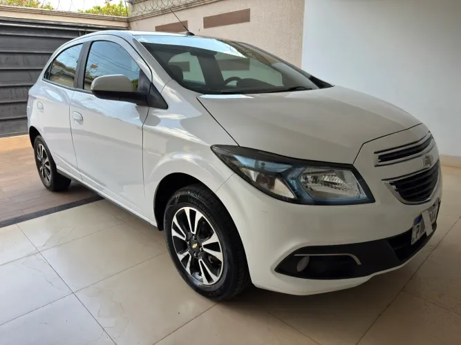 Chevrolet Onix Hatch LTZ 1.4 8V Flex Power Aut. 4P 2015