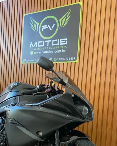 YAMAHA YZF R-1 1000 PRETA 2010 - IMPECÁVEL