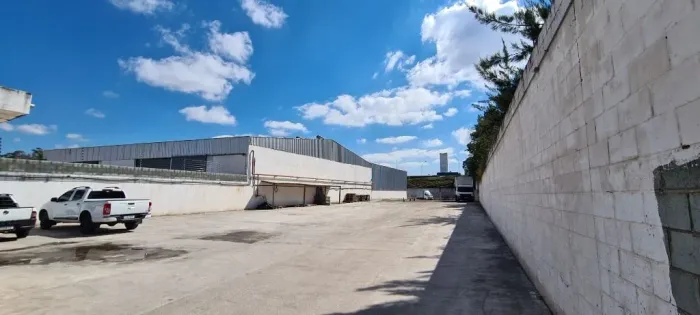 Grande conjunto de galpões no Butantã!