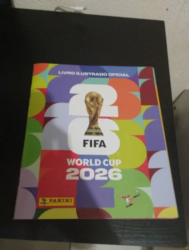 Álbum da copa - com Messi e CR7+ 10 brilhantes e 5 figurinhas da coca-cola