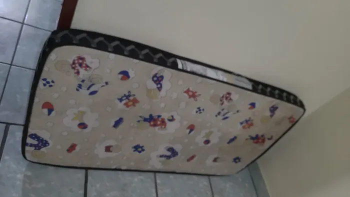 Vendo colchões, um para berço tamanho normal e outro para mini berço 