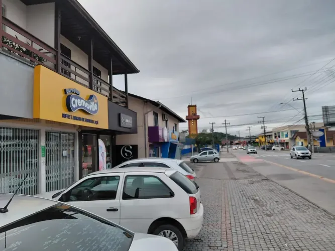 Alugo ampla sala no coraçao do bairro Vila Nova com 140 m²