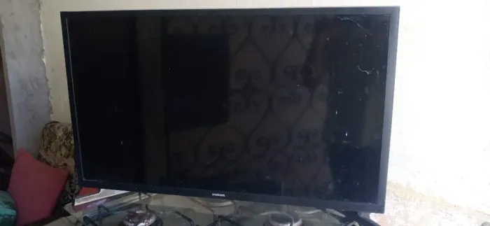 TV LED 32 COM DEFEITO