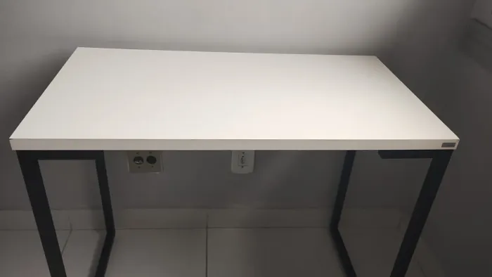 Vendo 2 mesas de madeira