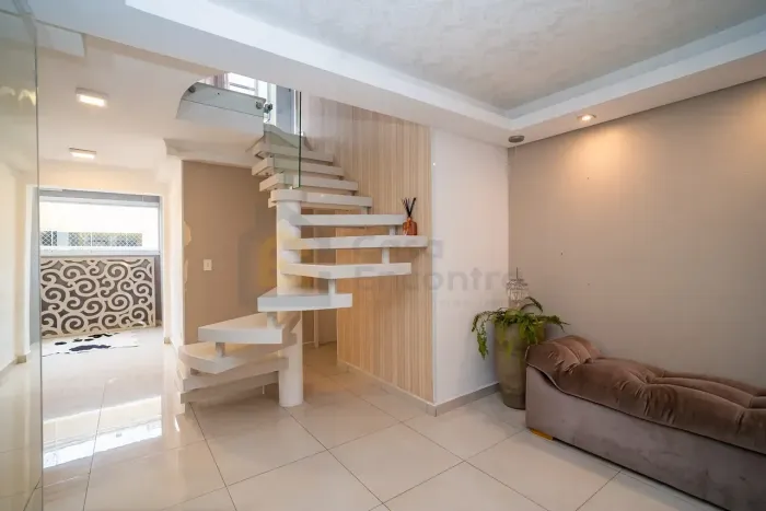 Duplex para venda possui 121 metros quadrados com 3 quartos em Emiliano Perneta - Pinhais