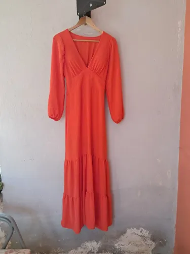 Vestido longo e manga longa festa