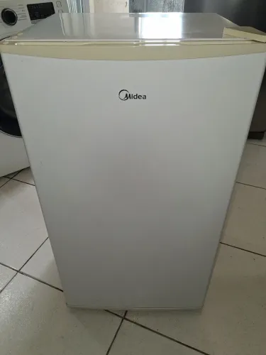 Frigobar Midea 120 litros funcionando perfeitamente com 3 meses de garantia de 