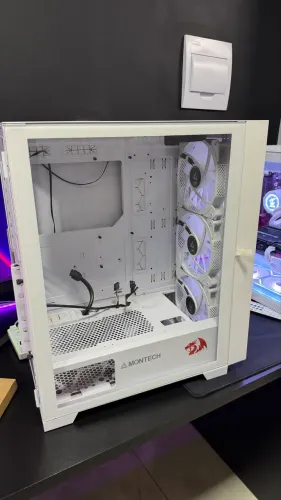 Gabinete Montech Glass com 4 Fans ARGB/RGB