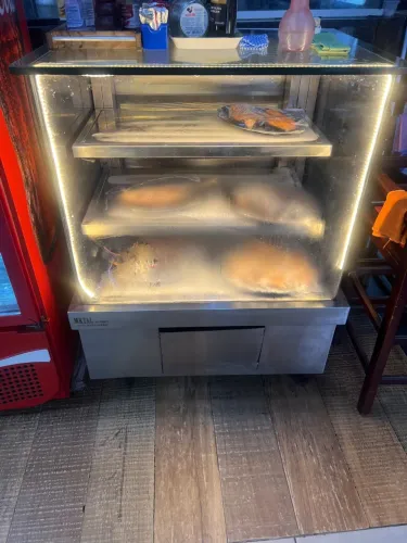 Expositora Refrigerada para Peixes e Frutos do Mar - Inox