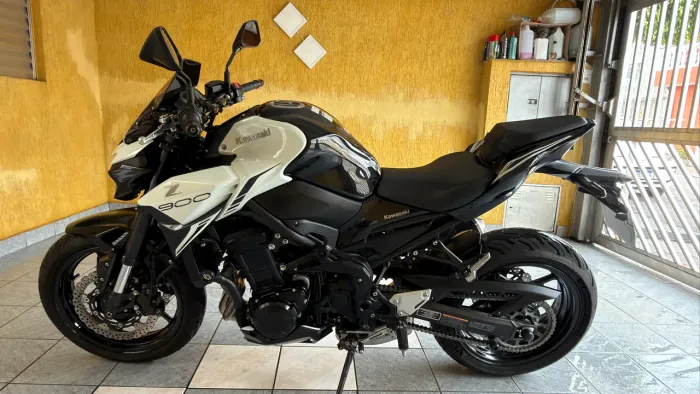Kawasaki Z900 - Baixo Km Impecável