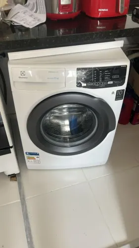 Máquina de Lavar Frontal Electrolux 11kg Inverter Premium Care com Água Quente/Vapor