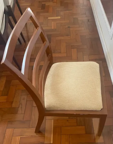 Cadeira para mesa de jantar em madeira