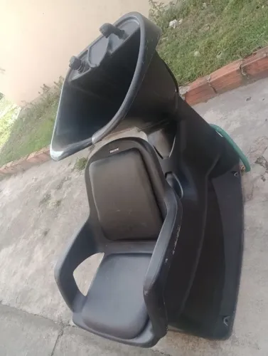 Lavatório usado em estado de novo 