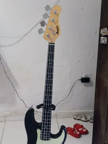 Contrabaixo Memphis by Tagima Modelo MB40