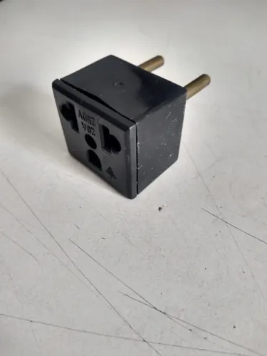 adaptador de tomada de 3 pinos para 2( 70 pçs)