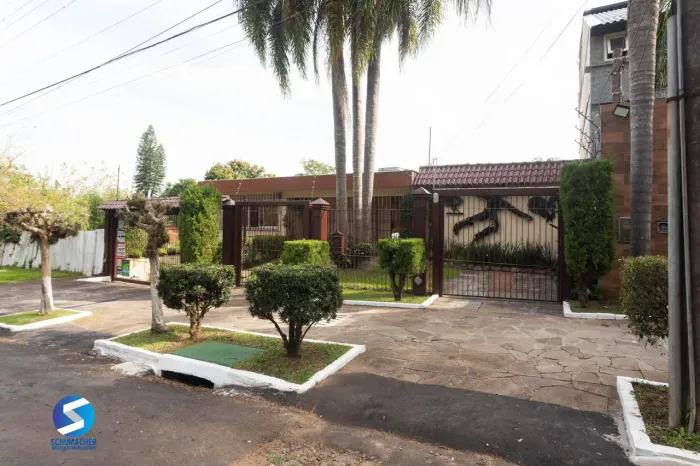Casa com piscina e 470m2 no Chácara das Pedras