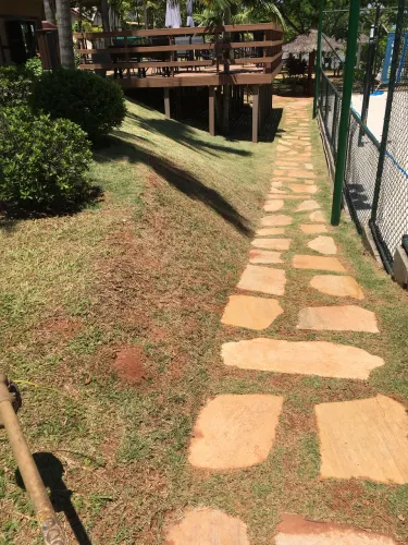 Serviços de jardinagem limpeza terrenos em geral 