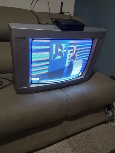 TV antiga 20 "+conversor digital. 120$