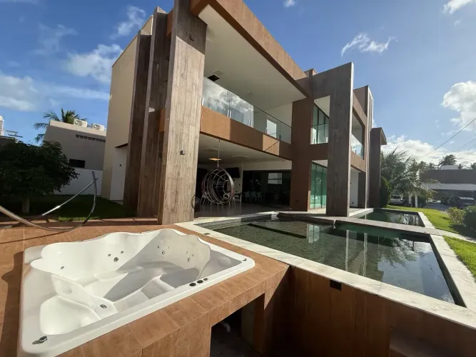 Casa em Condomínio Fechado na Massagueira | 4 Quartos | Piscina | 465m²