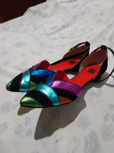 Sapatilha colorida bico fino tam 34