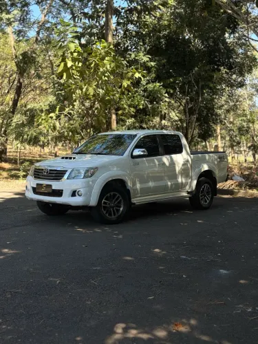 Toyota Hilux CD SRV D4-d 4X4 3.0 TDI Diesel AUT 2014