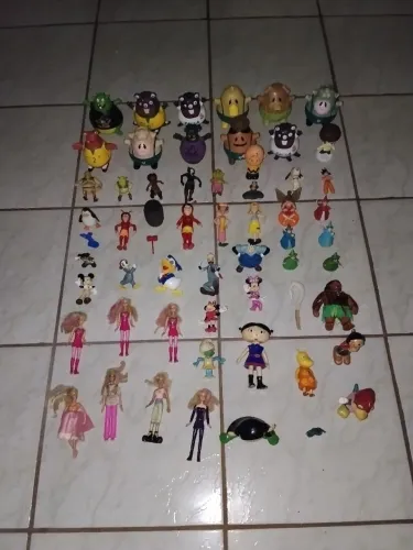 Vendo coleção de brinquedos da Disney e filmes