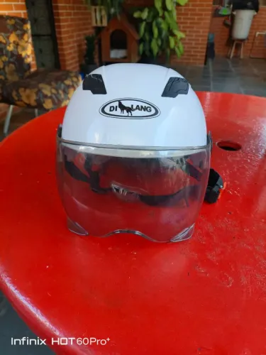 Capacete para scooter elétricas e motos.