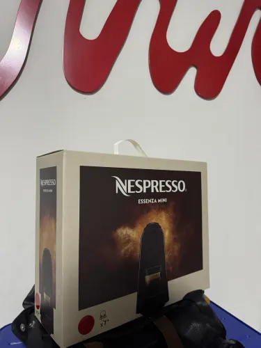  MÁQUINA DE CAFÉ ESSENZA MINI