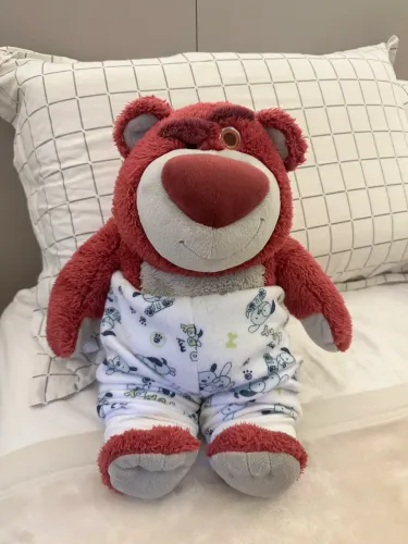 Pelúcia Urso de Morango Oficial Disney 
