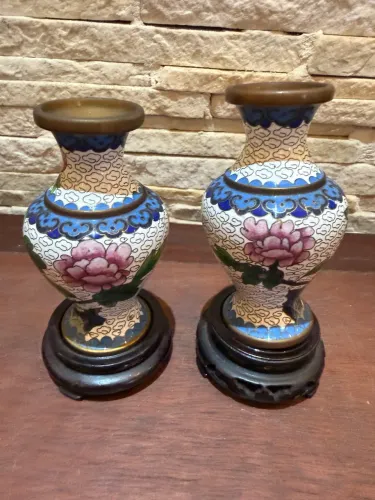 Par de Mini Vasos Cloisonné Oriental Antigo com Base em Madeira - Decorativos