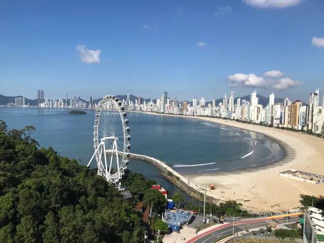 Aluguel Anual | 2 Dormitórios, 1 Vaga Garagem, vista Mar | ED. TERRAÇOS DA RAINHA