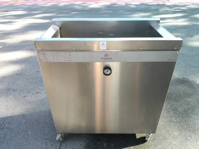 Frigobar Inox seminovo. 