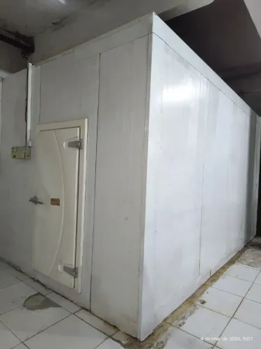 Câmara frigorífica completa medindo 4,70m×2,70m×2,70m