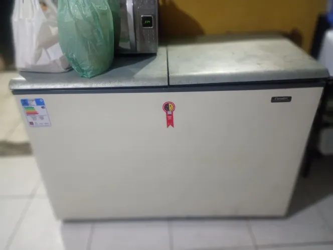 Freezer grande 1.200,00 e pequeno 700,00
