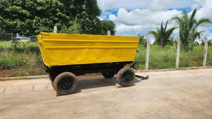 Carreta basculante forrageira