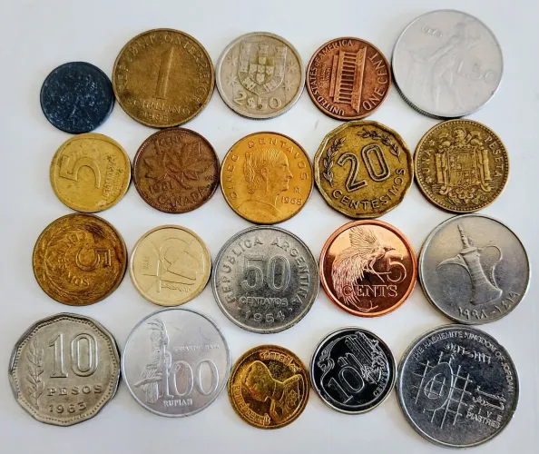 20 moedas estrangeiras 