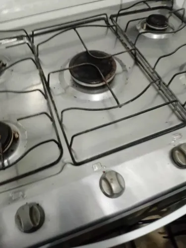 Vendo este fogão, com forno funcionando perfeitamente. Aproveitem ,super oferta para sair