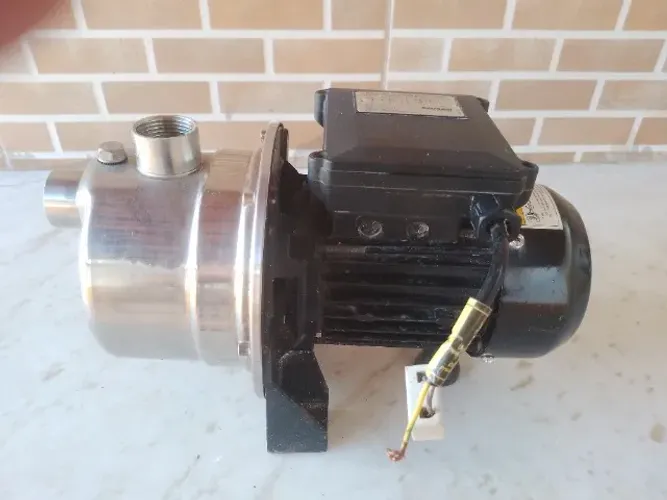 Motobomba autoaspirante.