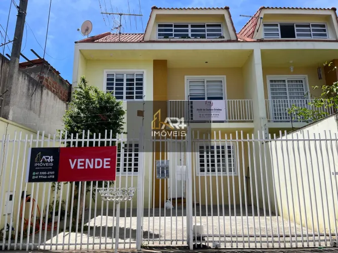 Sobrado com 3 dormitórios, sendo 1 suíte, à Venda no bairro Boqueirão em Curitiba/PR