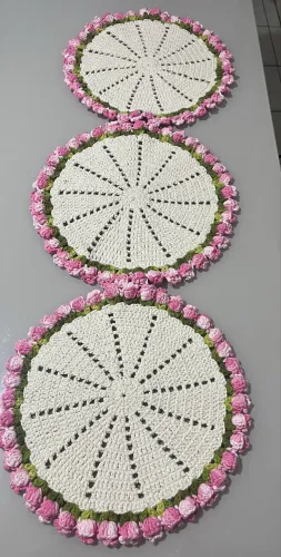 Sousplat Floral em Crochê com Tulipas - Mesa Posta Artesanal