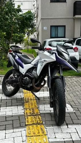 XRE 300 2015 ADESIVADA AO SEU GOSTO.