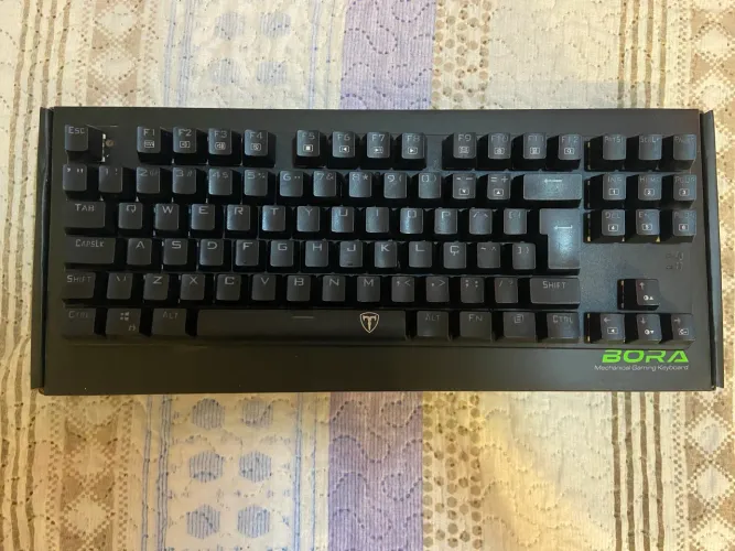 Teclado mecânico gamer T-Dagger Bora
