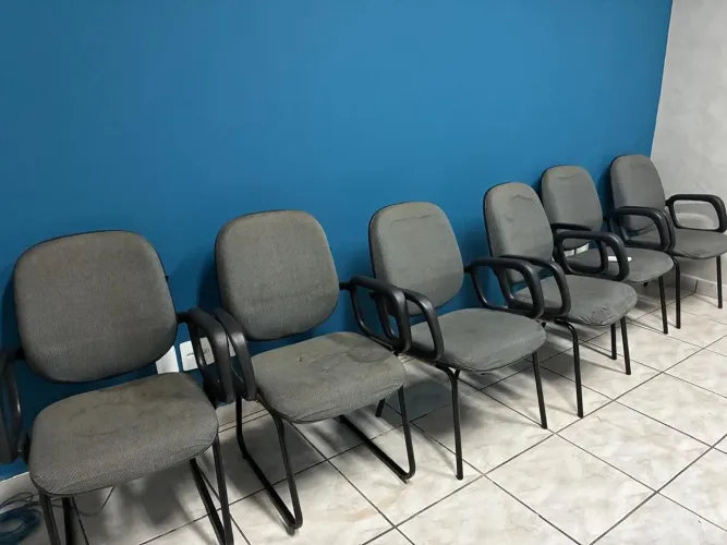 Cadeiras de Escritório sem rodinhas.
